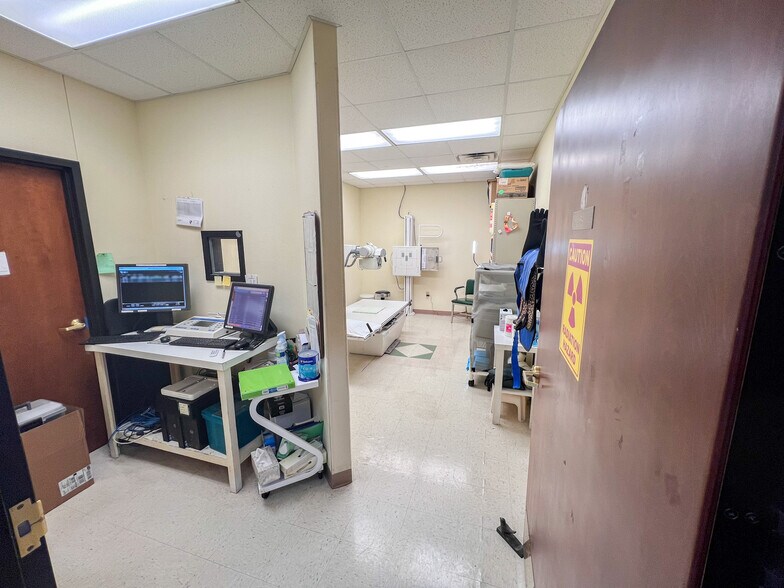 More Photos Of 3401 Greenbriar, Midland Medical For Lease