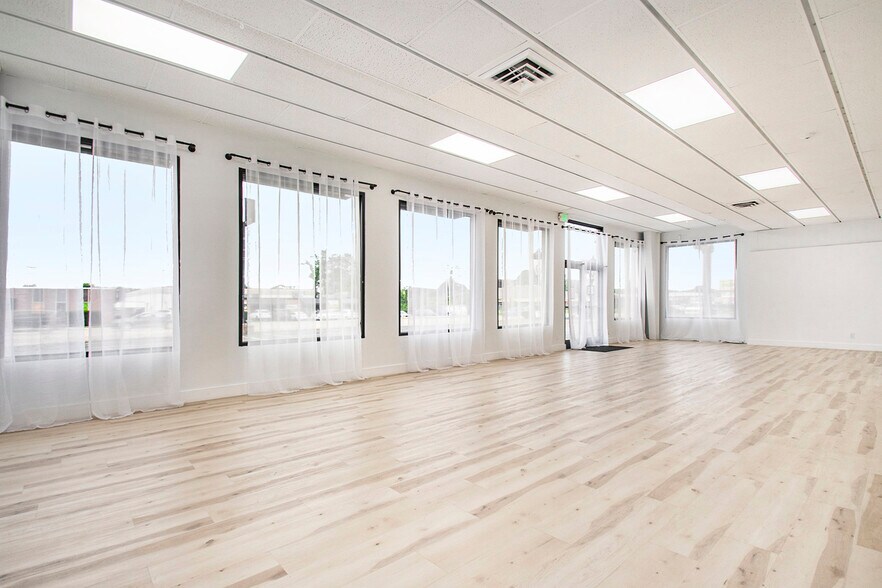 More Photos Of 1628 N Ironwood Dr, South Bend Freestanding For Lease