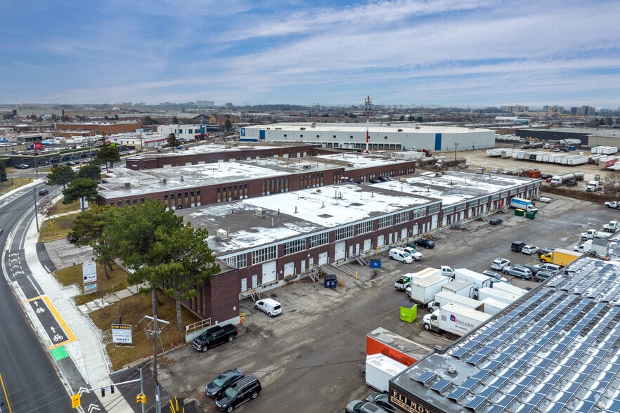 More Photos Of 4480 Chesswood Dr, Toronto Warehouse For Lease