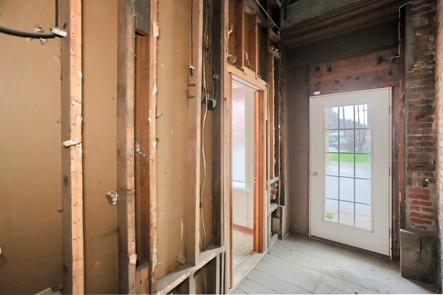 More Photos Of 41 N Mercer St, New Castle General Retail For Sale