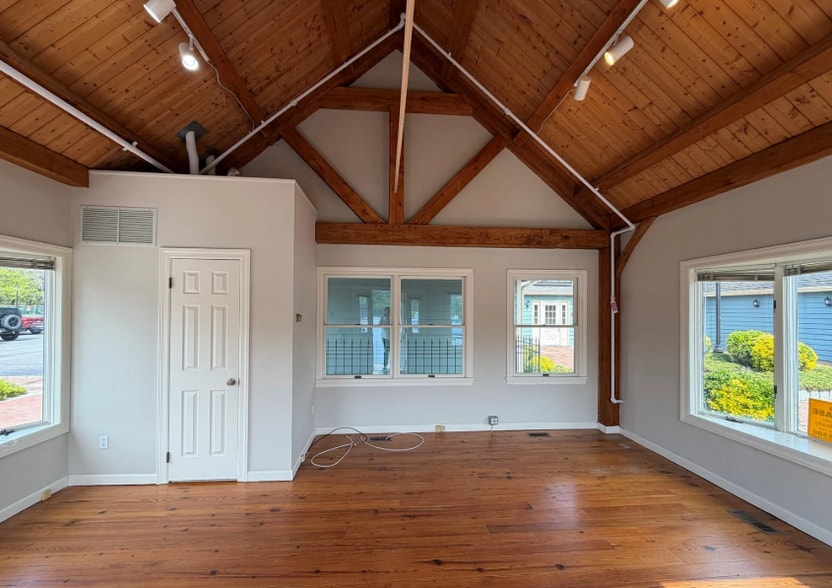 More Photos Of 53345 Main Rd, Southold Unknown For Lease