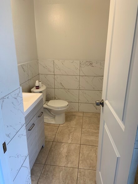 More Photos Of 10210 Monroe Dr, Dallas Light Distribution For Sale