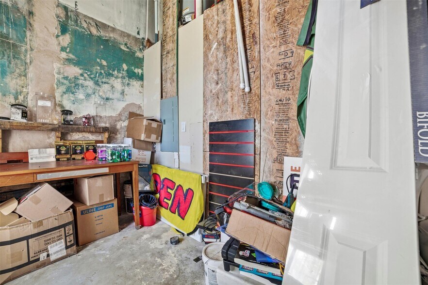 More Photos Of 923 Loop 332, Liberty Hill Storefront Retail Residential For Sale
