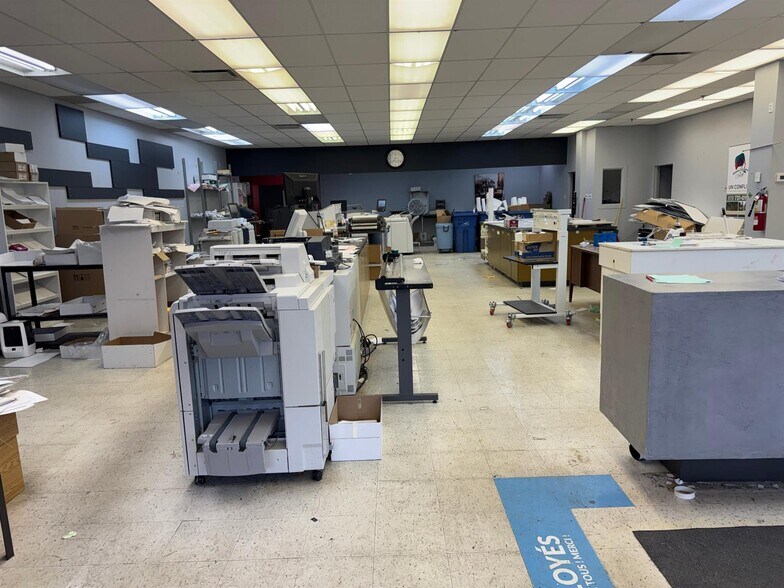 More Photos Of 452 4e rue de la Pointe E, Shawinigan Storefront Retail Office For Sale