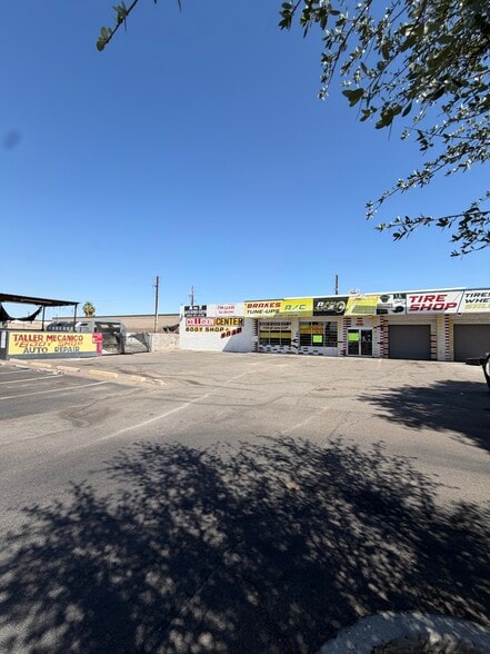 Primary Photo Of 4318 W Glendale Ave, Glendale Auto Repair For Lease