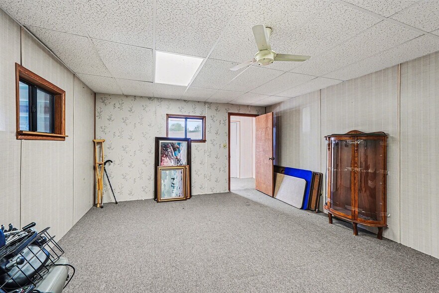 More Photos Of 827 Bowen St, Longmont Industrial For Sale