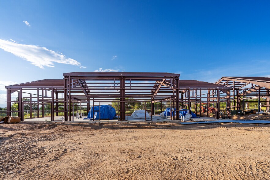 More Photos Of 1189 Parkway Dr, Santa Fe Showroom For Sale