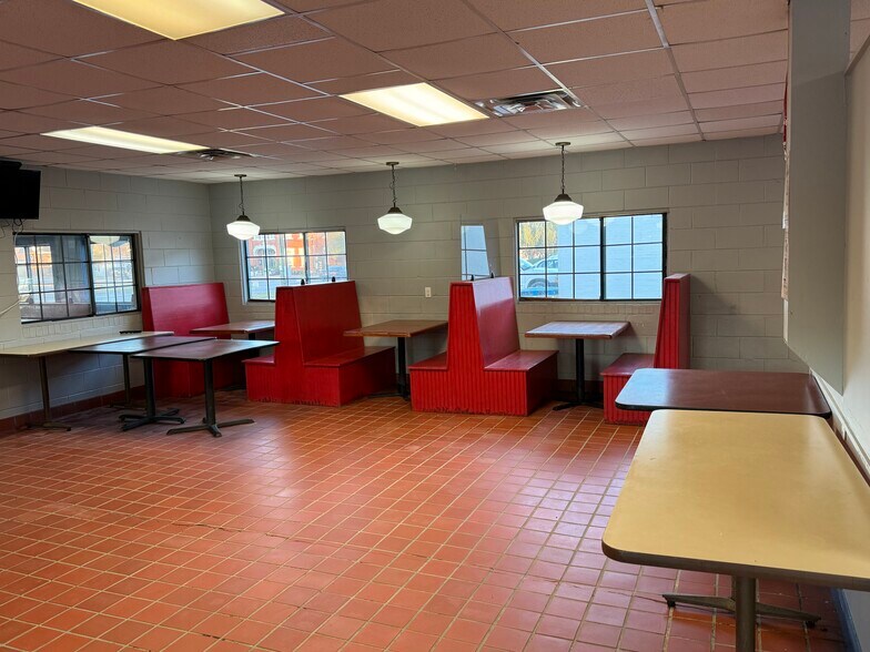 More Photos Of 109 Broad St, Hawkinsville Restaurant For Sale