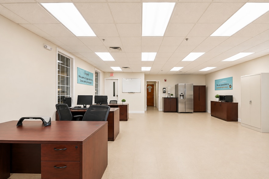 More Photos Of 4795 Commercial Plaza St, Winston-Salem Manufacturing For Sale
