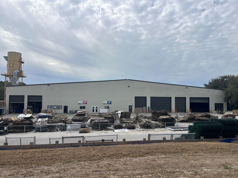 Primary Photo Of 263-271 Southridge Industrial Dr, Tavares Warehouse For Lease