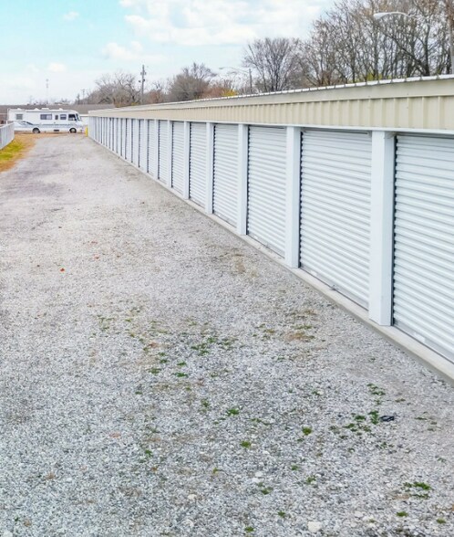 More Photos Of 1911 S University Blvd, Middletown Self Storage For Sale