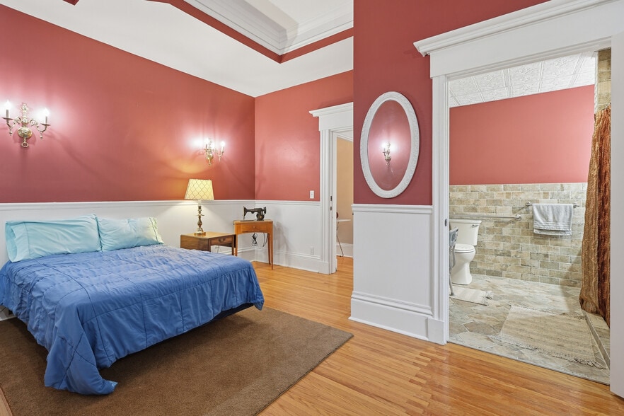 More Photos Of 2200 W Memorial Dr, Janesville Hospitality For Sale