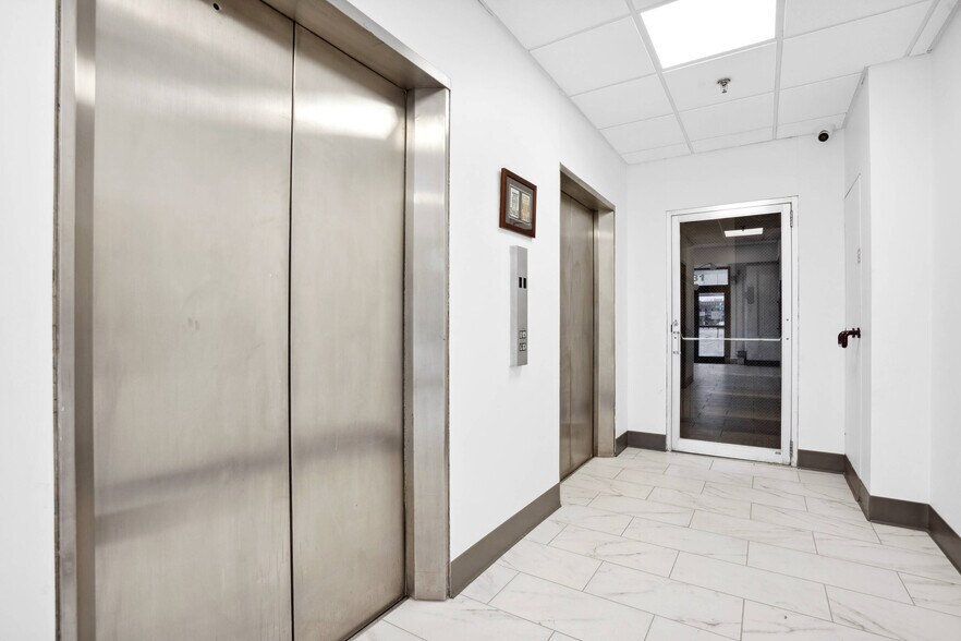 More Photos Of 531 Commercial St, Waterloo Office For Lease