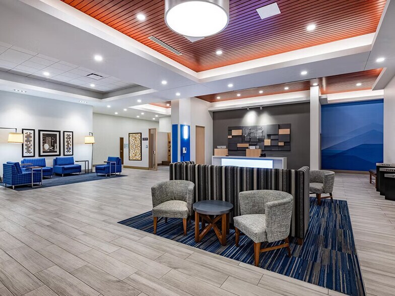 More Photos Of 905 O St, Lincoln Hotel For Sale
