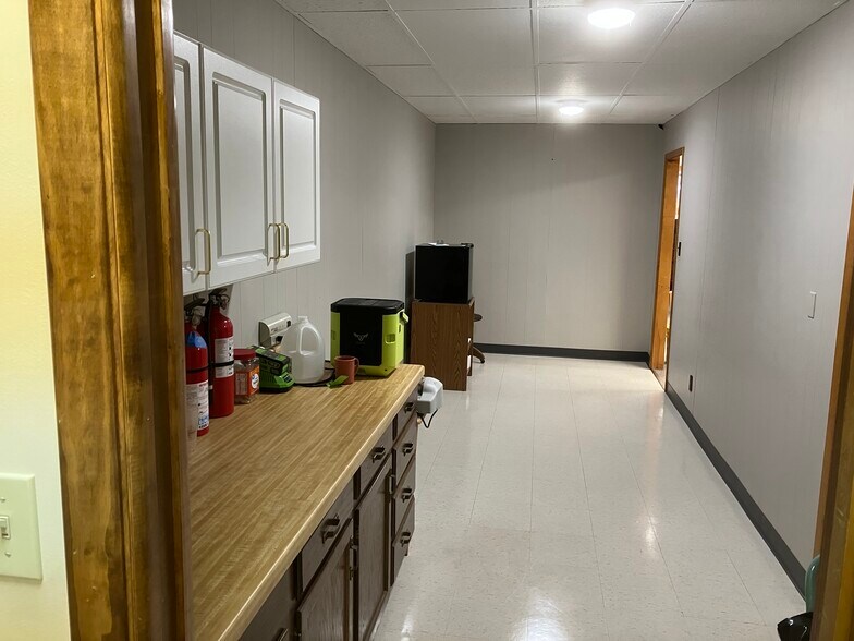 More Photos Of 211 W 1st St, Dixon General Retail For Sale