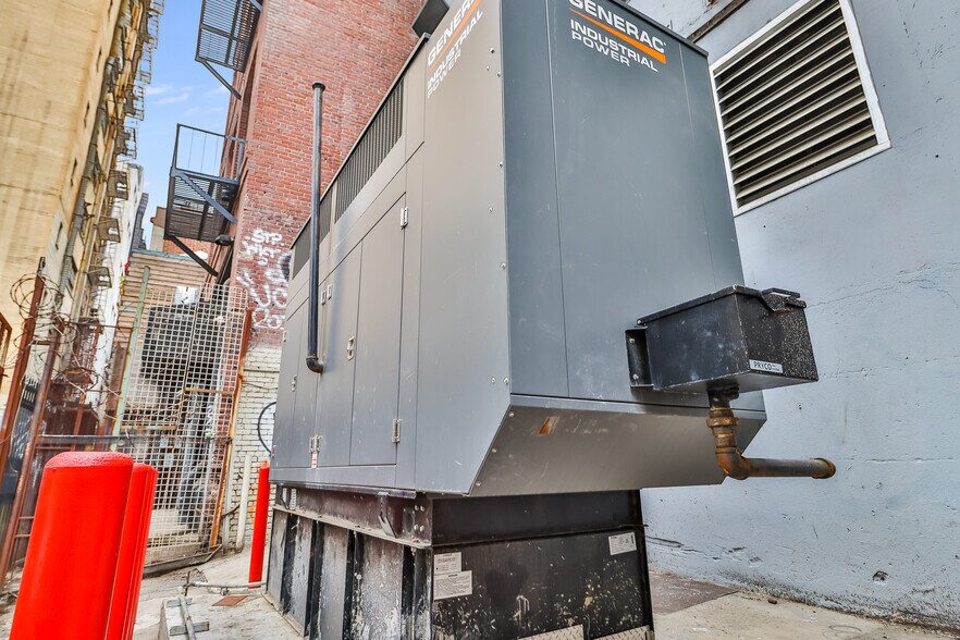 More Photos Of 737 S Broadway, Los Angeles Loft Creative Space For Sale