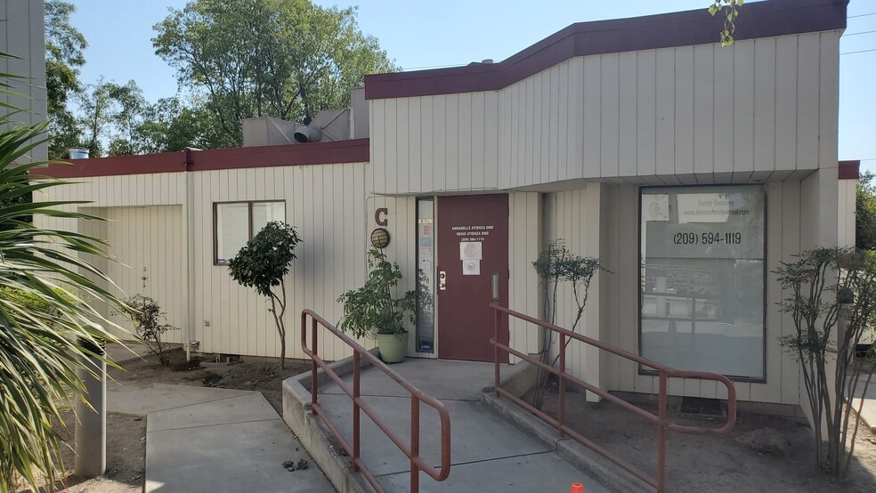 More Photos Of 1240 W Robinhood Dr, Stockton Medical For Lease