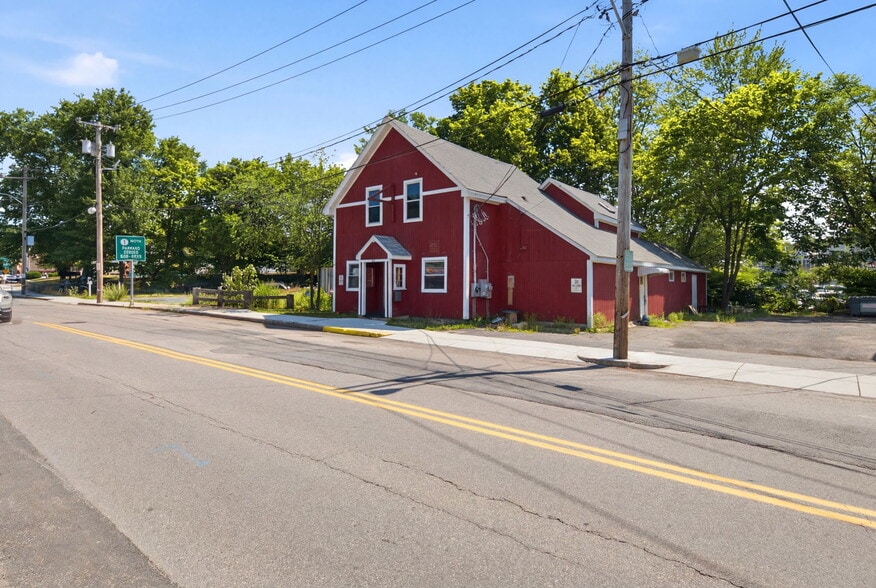 More Photos Of 335 N Washington St, North Attleboro Bar For Sale