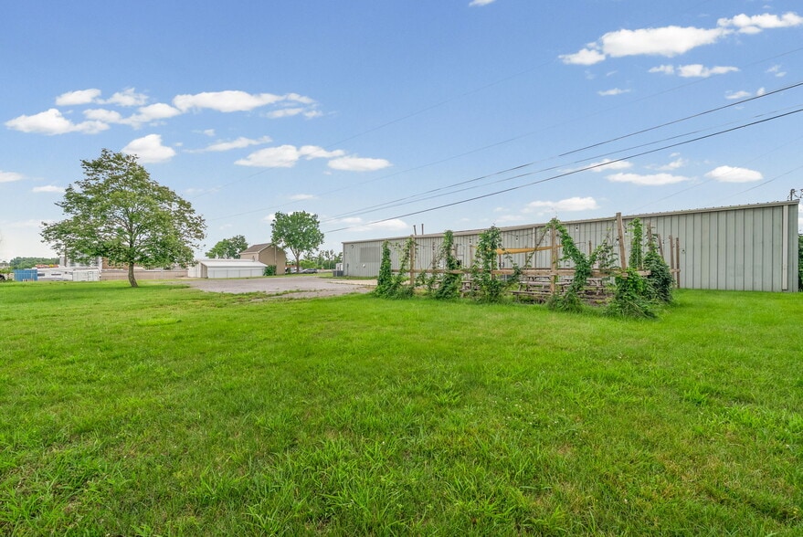 More Photos Of 1761 Jardco Dr, Clarksville Warehouse For Lease