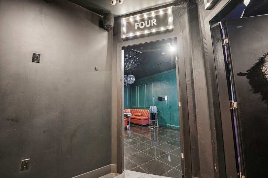 More Photos Of 400 Bergen Blvd, Palisades Park General Retail For Lease