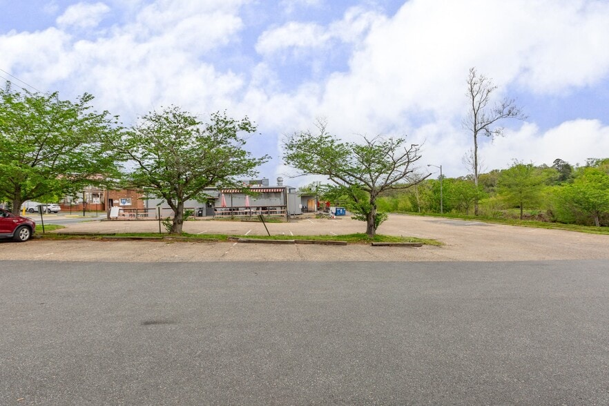 More Photos Of 1017 Sophia St, Fredericksburg Restaurant For Lease