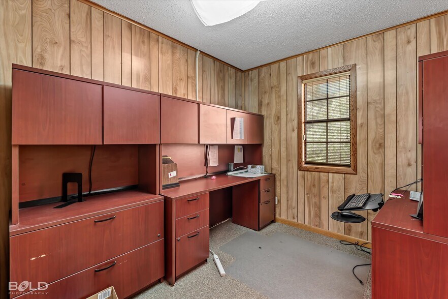 More Photos Of 523 Oxford Rd, Mansfield Office For Sale