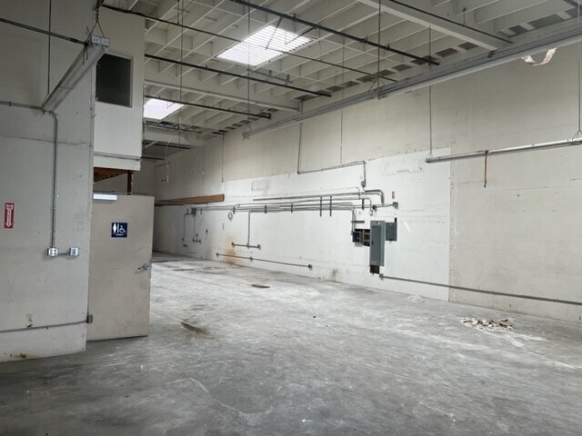 More Photos Of 1025 E 18th St, Los Angeles Warehouse For Lease