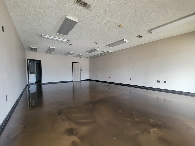 More Photos Of 3801-3811 N State Line Ave, Texarkana General Retail For Lease