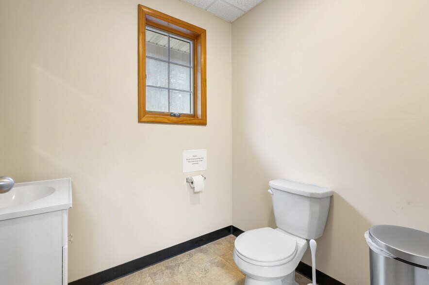 More Photos Of 2622 South Ave, Wappingers Falls Office For Sale