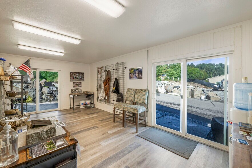 More Photos Of 1827 W Valley Hwy E, Sumner Contractor Storage Yard For Sale