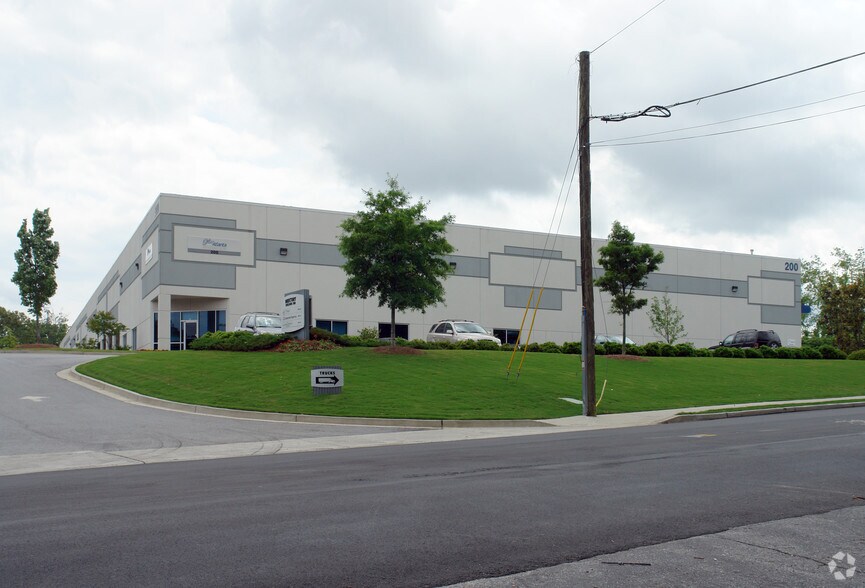 More Photos Of 3719 N Peachtree Rd, Chamblee Warehouse For Lease