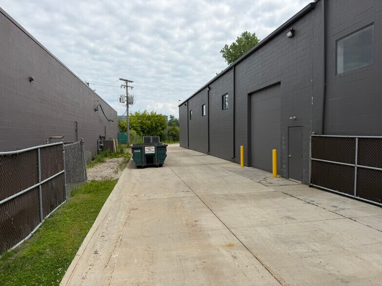 More Photos Of 42628 Executive Dr, Harrison Township Warehouse For Lease