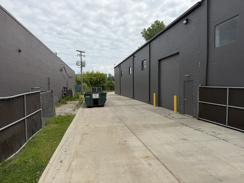 More Photos Of 42628 Executive Dr, Harrison Township Warehouse For Lease