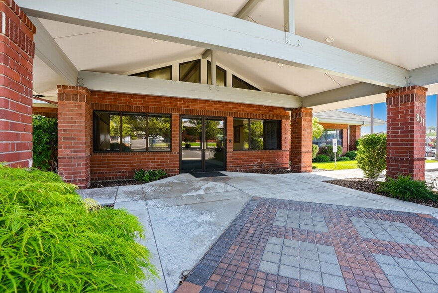More Photos Of 801 N 39th Ave, Yakima Office For Sale