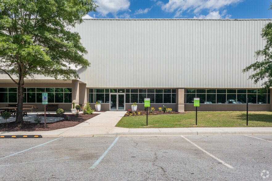 More Photos Of 8001 Greenpine Rd, North Chesterfield Warehouse For Lease