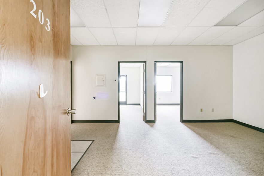 More Photos Of 20550 Townsen Blvd, Humble Office For Sale