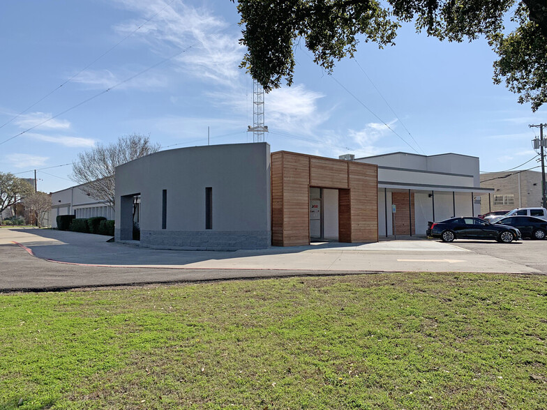 Primary Photo Of 7901 John Carpenter Fwy, Dallas Office For Sale