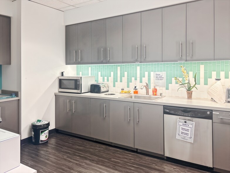 Primary Photo Of 10900 NE 4th St, Bellevue Coworking Space