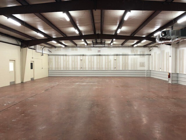 More Photos Of 1150 Louise Rd, Winston-Salem Light Distribution For Lease