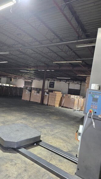 More Photos Of 1317 Winter Dr, Lebanon Distribution For Lease
