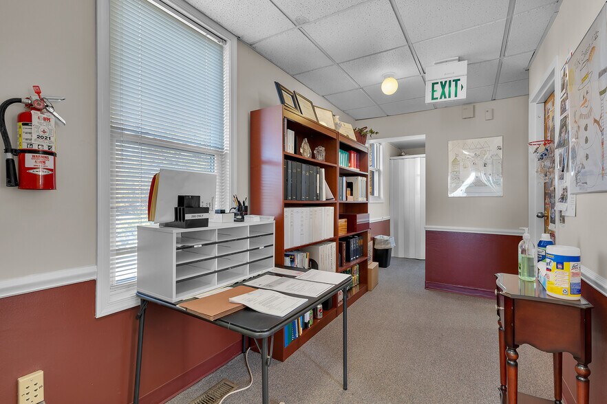 More Photos Of 300 Allegheny Ave, Towson Office For Sale