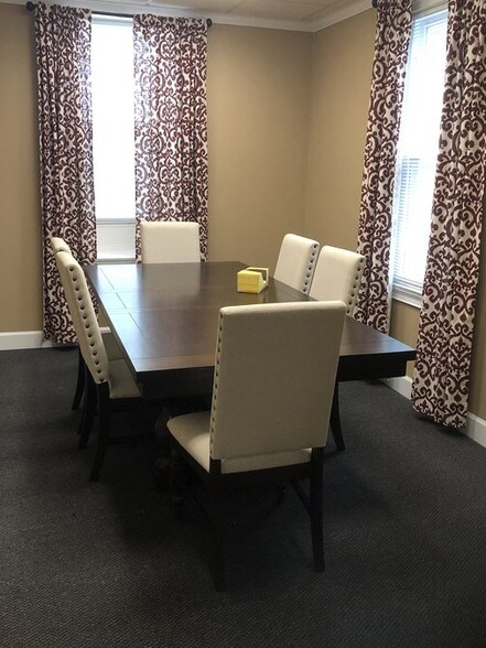 More Photos Of 680 Village Ter NE, Marietta Medical For Lease