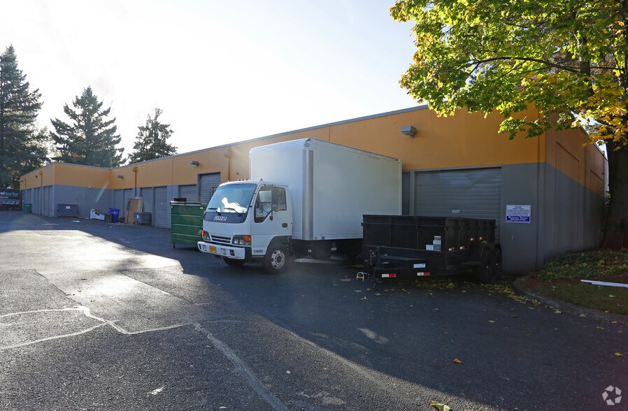 More Photos Of 2511-2527 N Hayden Island Dr, Portland Warehouse For Lease