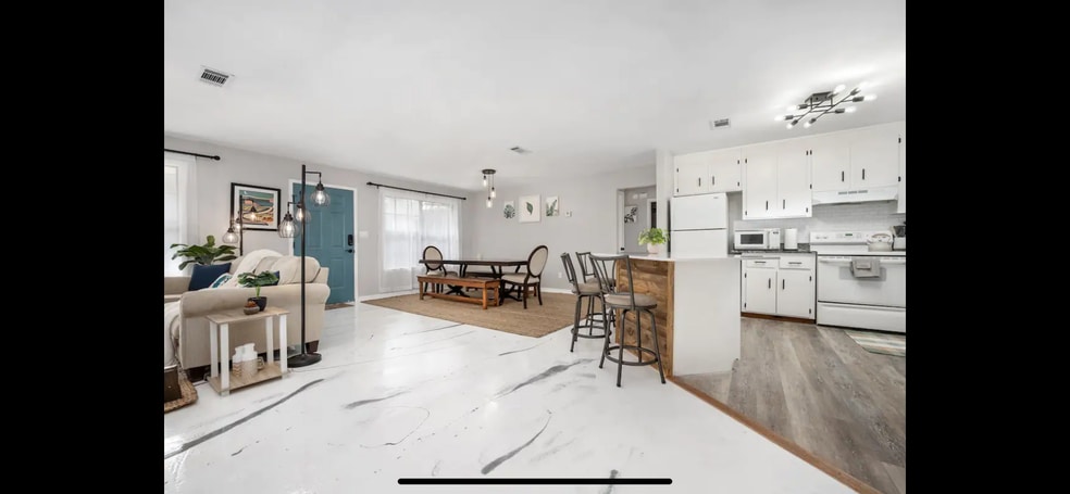 More Photos Of 2001 N 61st Ave, Pensacola Apartments For Sale