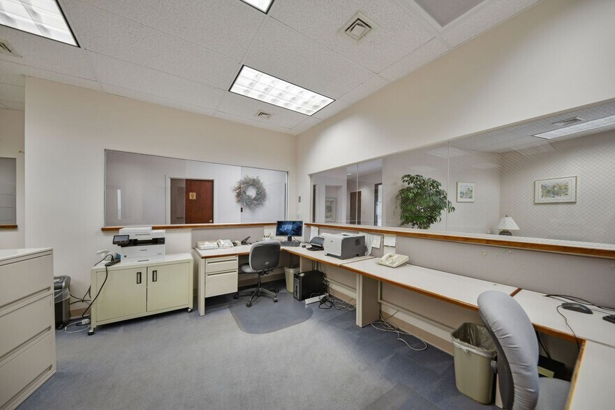 More Photos Of 2814 Franklin St, Michigan City Office For Sale