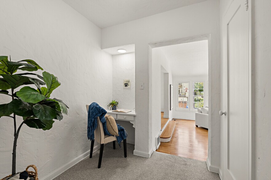 More Photos Of 1040 S Longwood Ave, Los Angeles Apartments For Sale