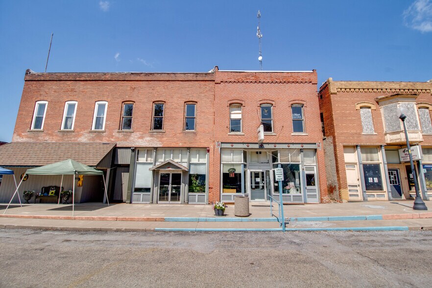 More Photos Of 223 N Pearl St, Waverly Restaurant For Sale