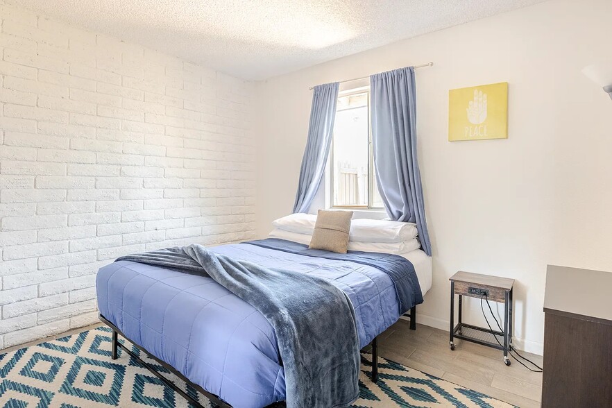More Photos Of 7031 N 80th Ave, Glendale Apartments For Sale