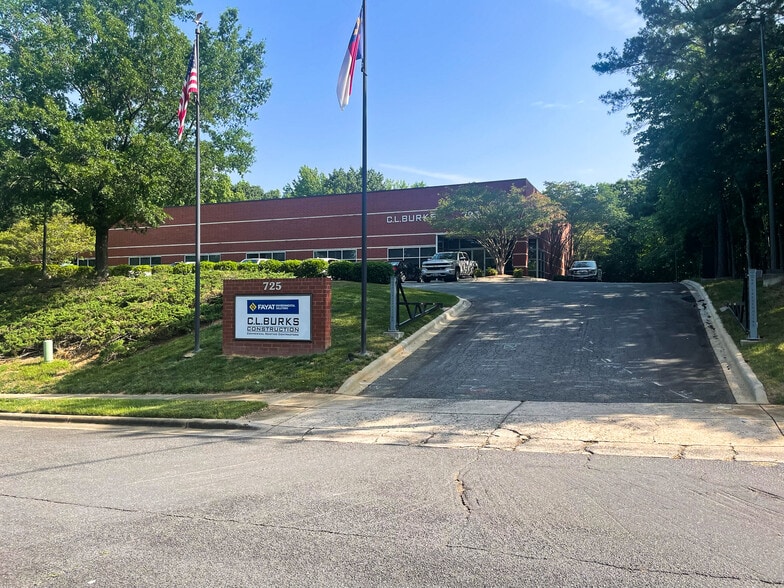 More Photos Of 725 Imperial Ct, Charlotte Warehouse For Lease