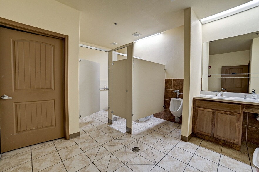 More Photos Of 13020 Dairy Ashford Rd, Sugar Land Medical For Lease